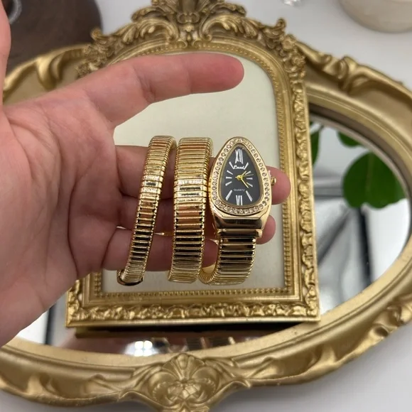 HOT ITEM – Serpenti-Inspired Gold Coil Watch – Bestseller! - Picture 15 of 17